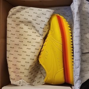 Fila orbit stripe lemon woman's size 5.5